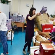 Nie jest kolorowo | Pakowanie zebranych darów